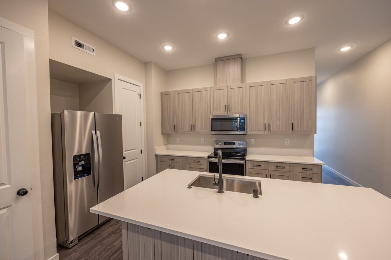 2009 E 13th St - Photo 3 of 16