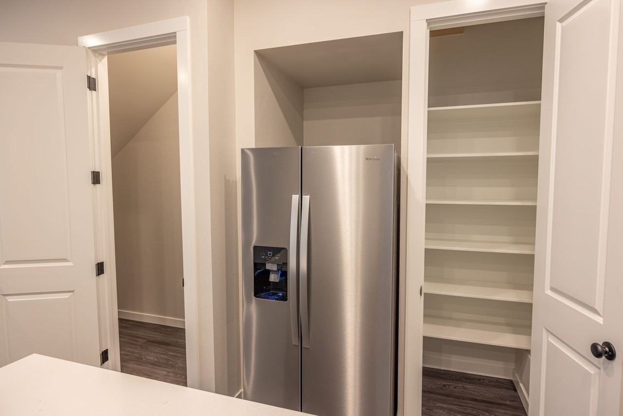 2009 E 13th St - Photo 5 of 16