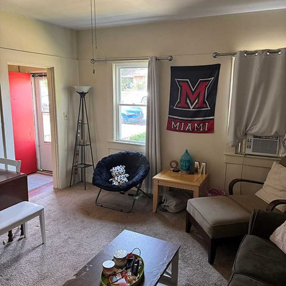 319 N Elm St - Photo 2 of 9