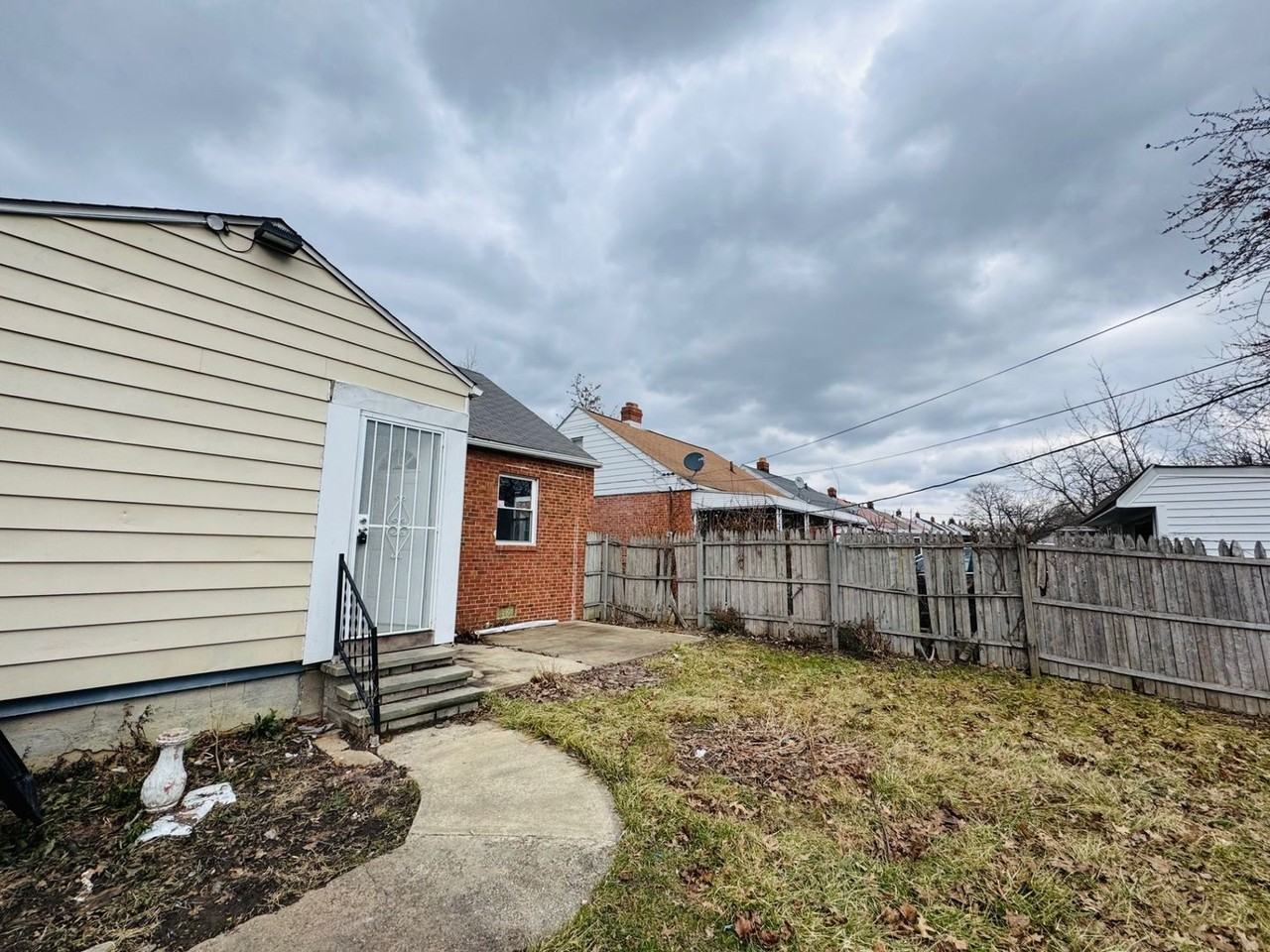 16706 Palda Dr - Photo 3 of 31