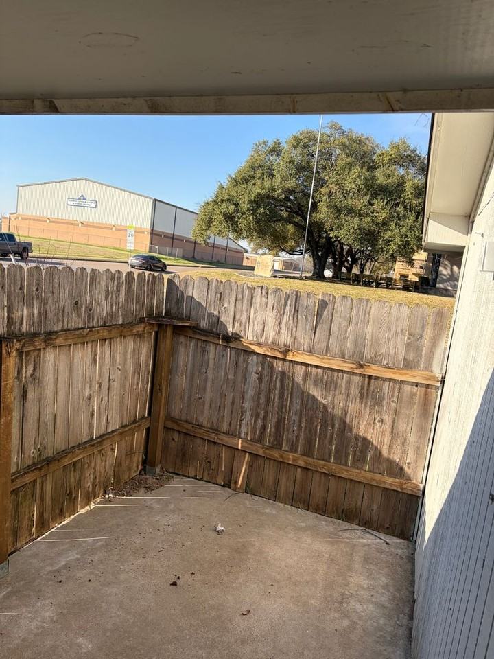 2225 Windsor Ave - Photo 2 of 6