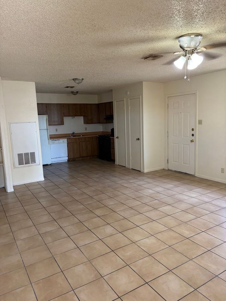 2225 Windsor Ave - Photo 3 of 6