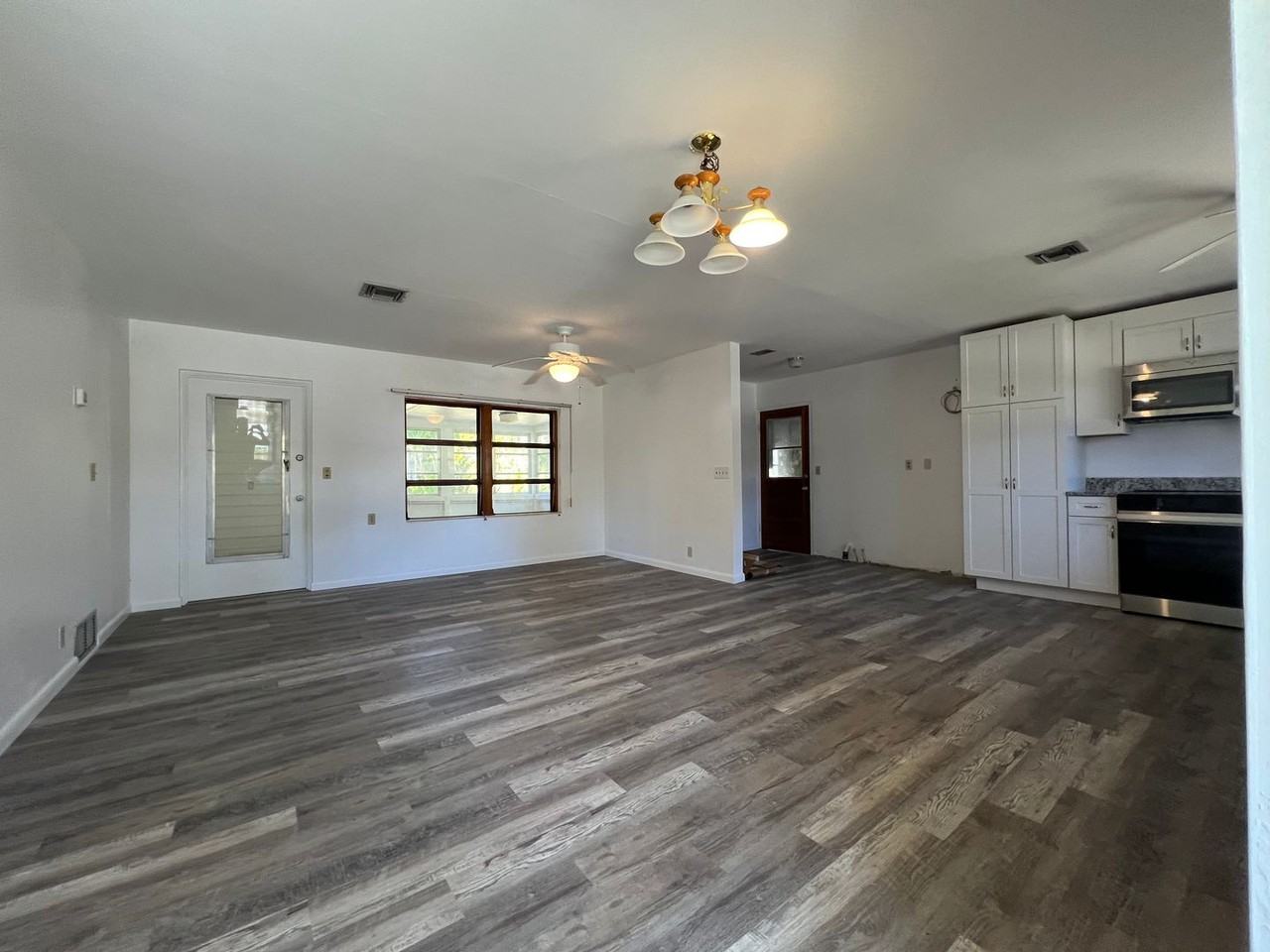 720 W Marion Ave - Photo 2 of 12