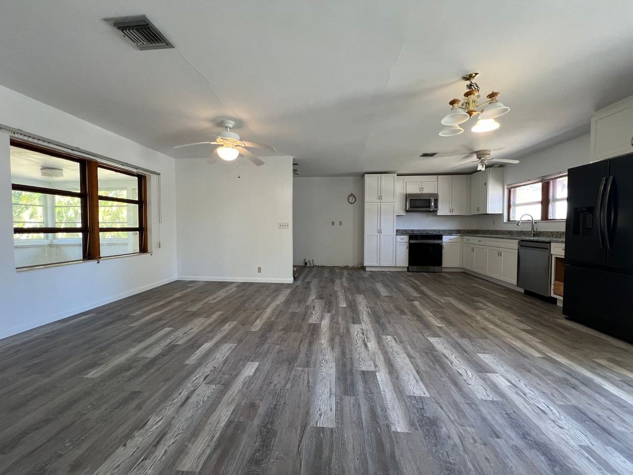 720 W Marion Ave - Photo 3 of 12