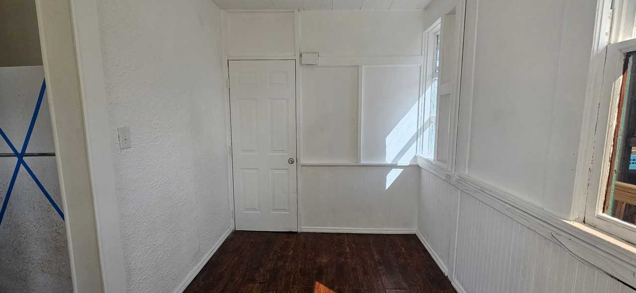 709 Ora St - Photo 2 of 6