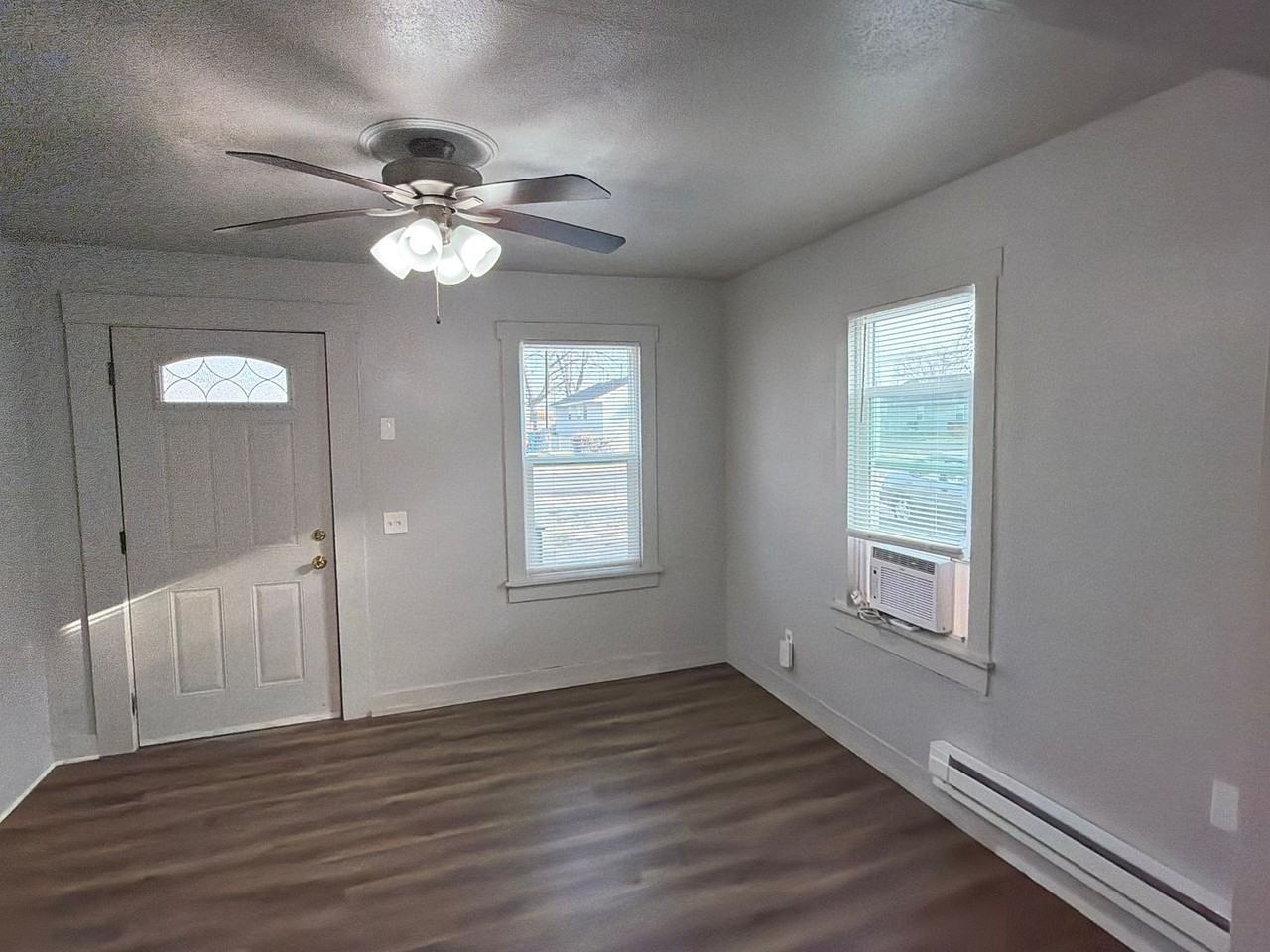 3006 W Water St - Photo 2 of 8