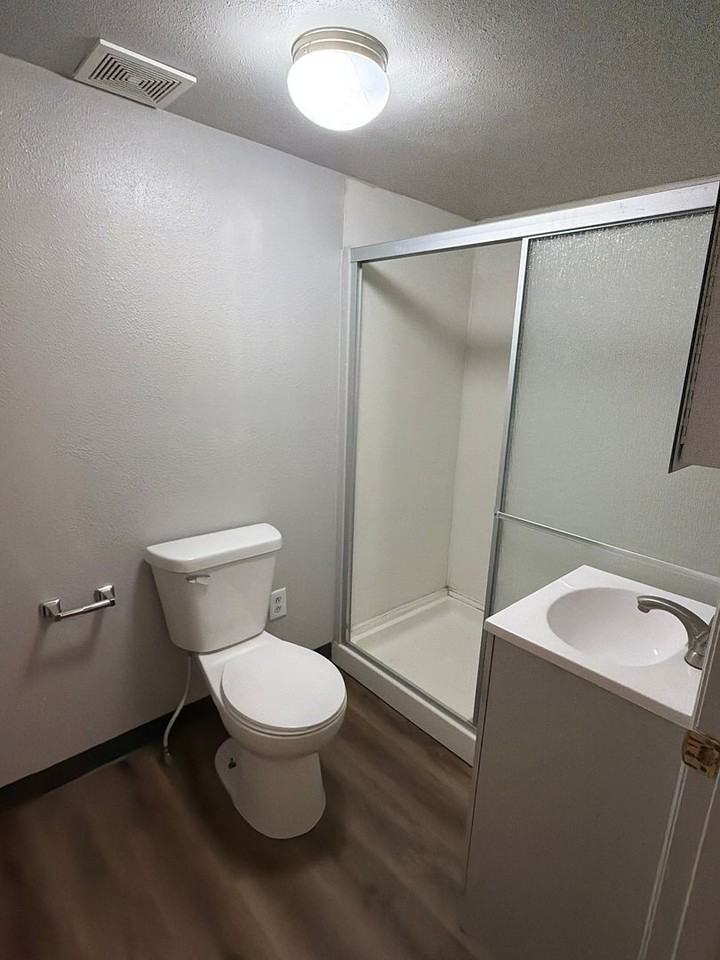 3006 W Water St - Photo 6 of 8