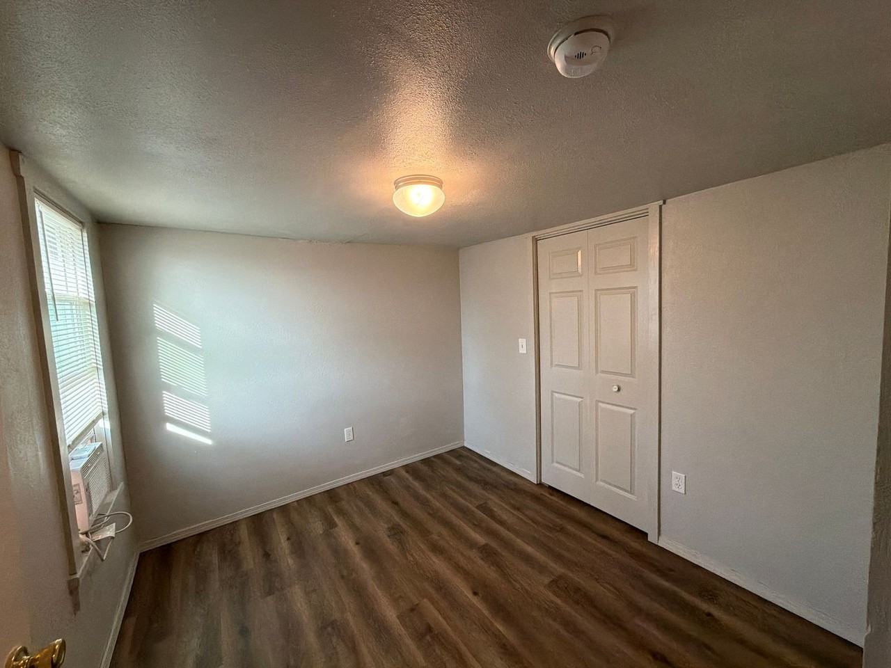 3006 W Water St - Photo 7 of 8