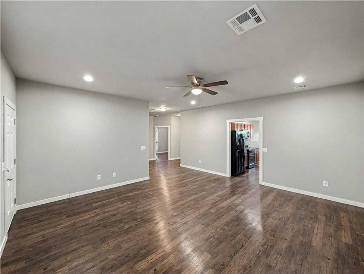 862 Oakwood Ct - Photo 6 of 21