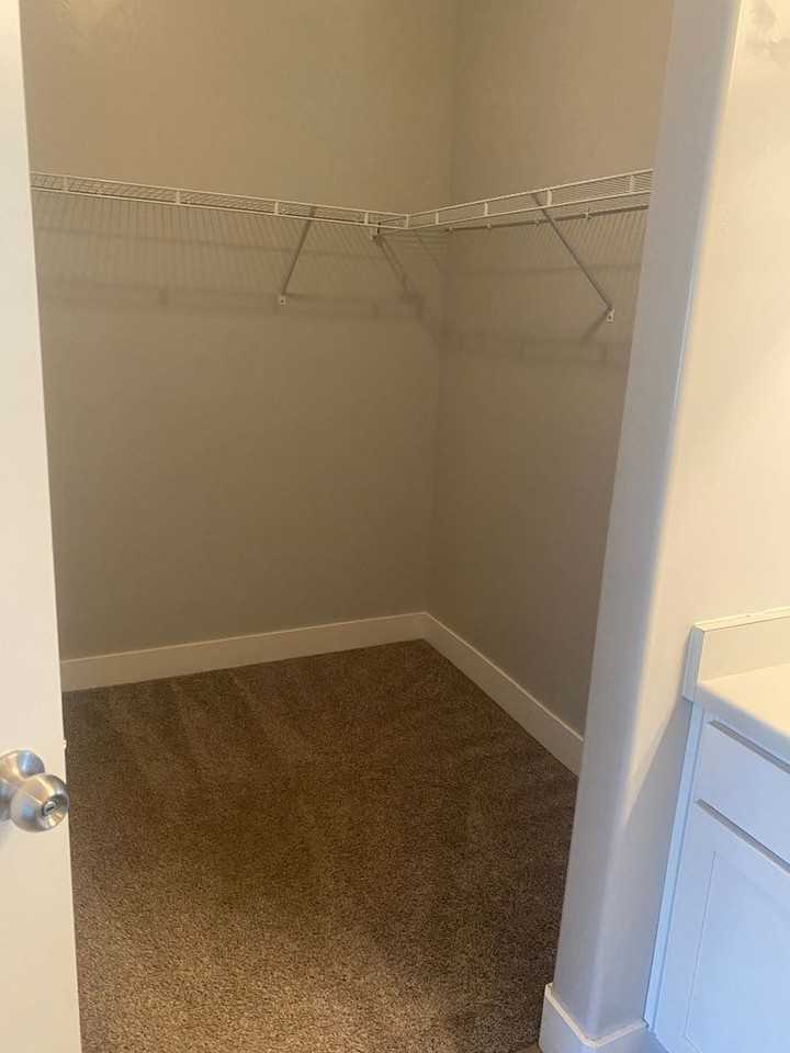 60 W Silver Springs Dr - Photo 2 of 16
