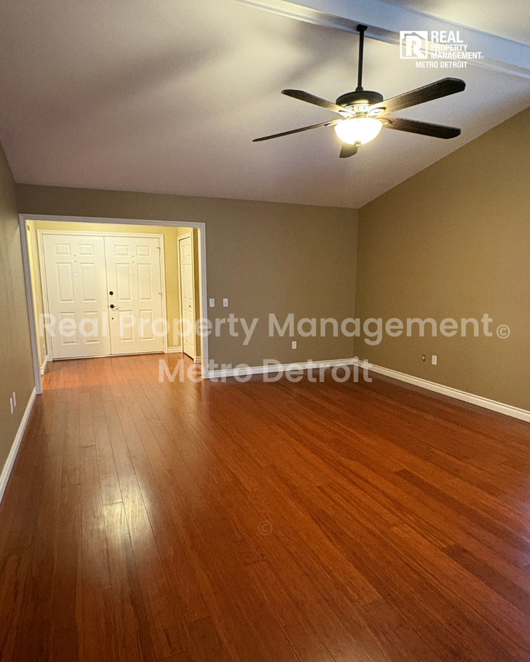 2090 Cumberland Rd - Photo 2 of 24