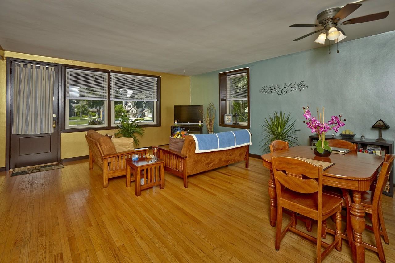 Story - Photo 3 of 9