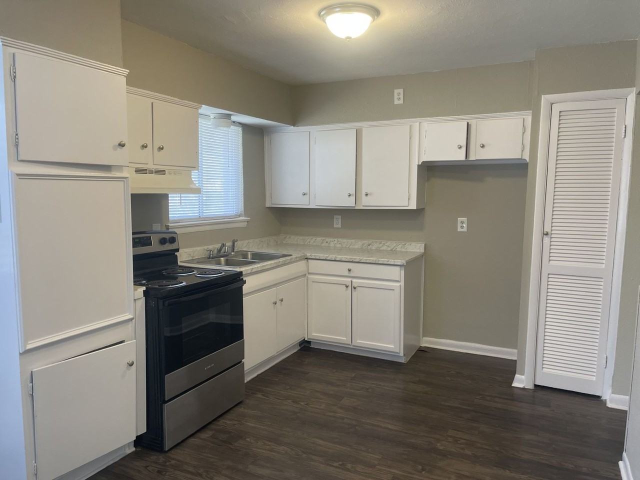 2513 Greenway St - Photo 2 of 10