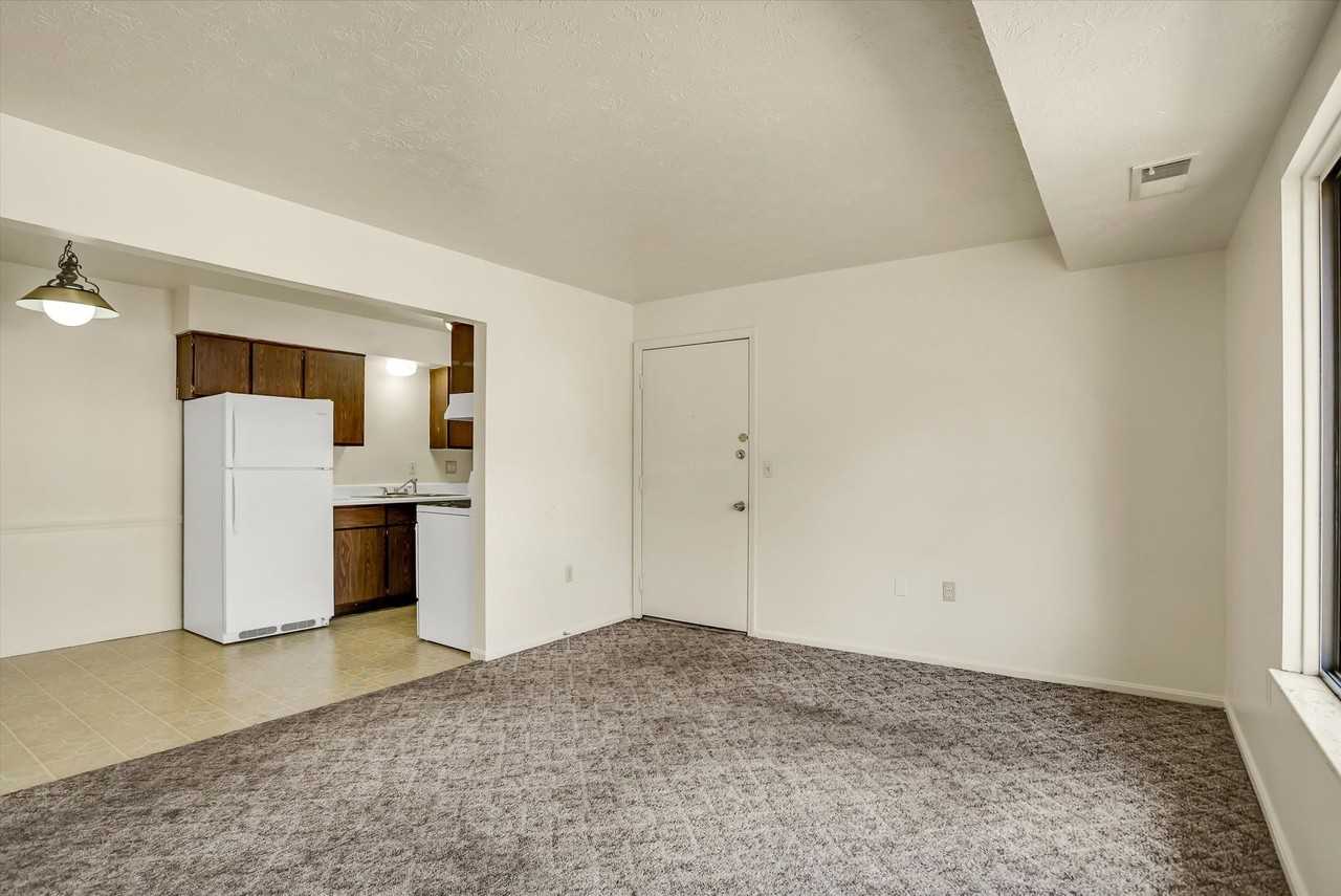 Chippewa Village Apartments – Convenient Living in Beaver Falls, PA - Photo 5 of 38