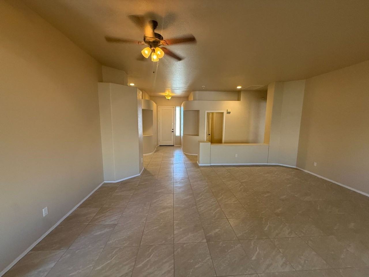 3260 E Isabella Ave - Photo 3 of 32