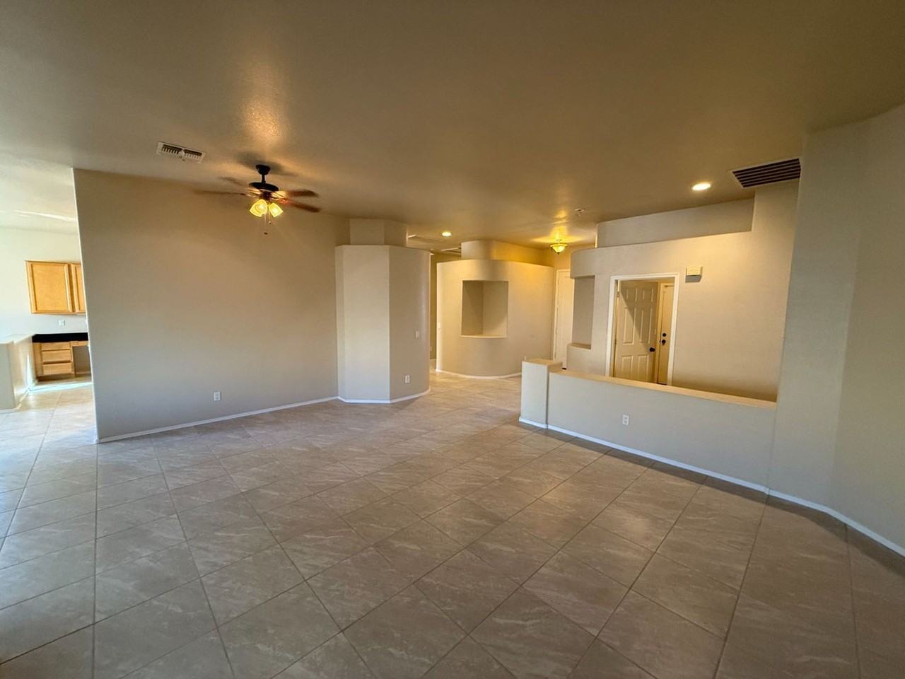 3260 E Isabella Ave - Photo 6 of 32