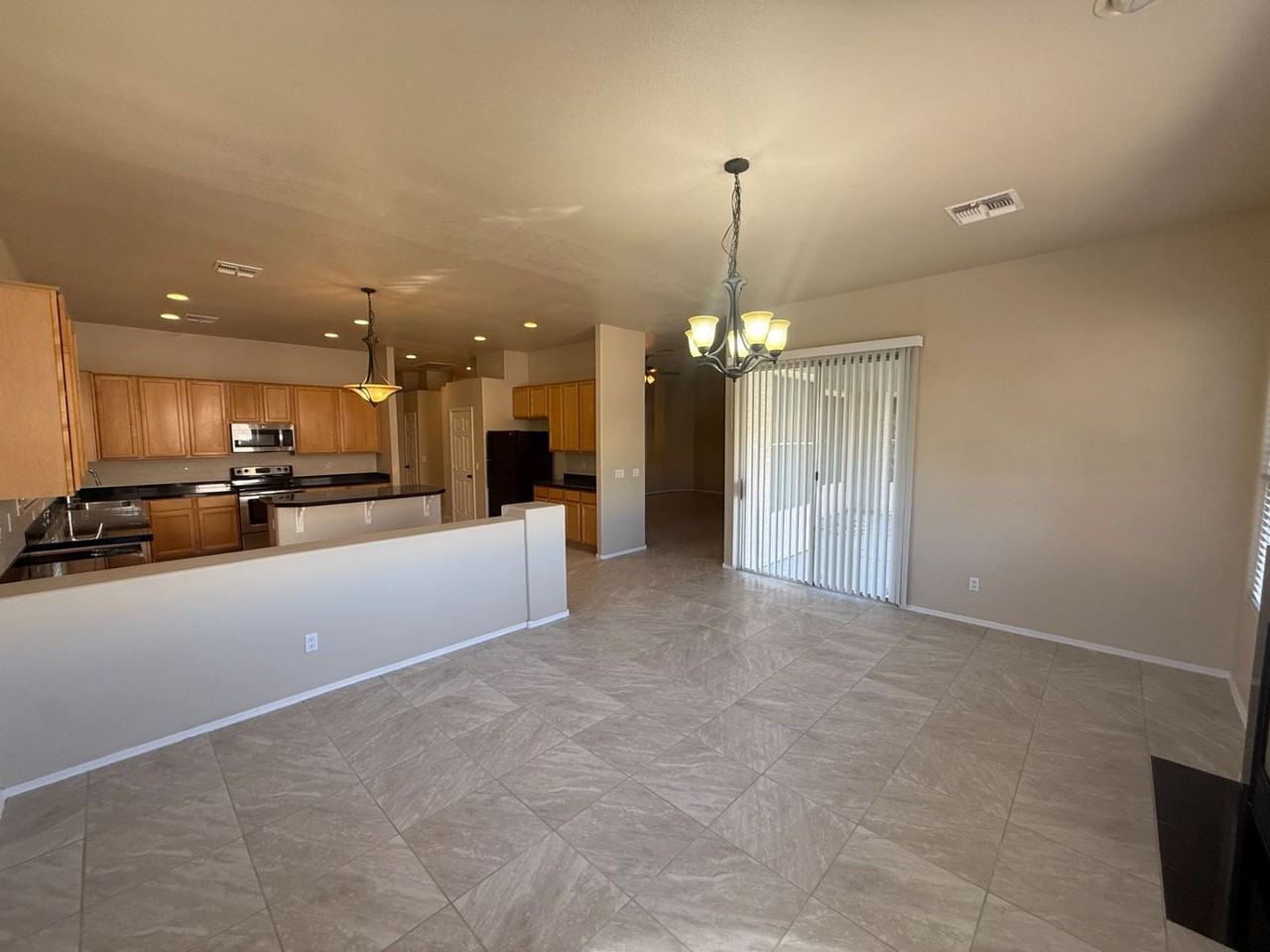 3260 E Isabella Ave - Photo 7 of 32