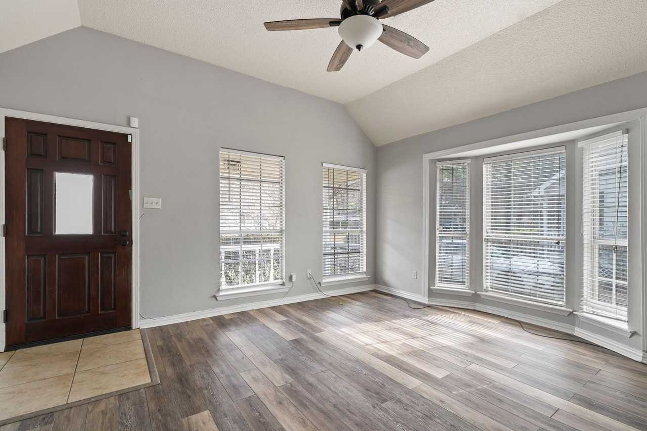 70403 L St - Photo 3 of 13