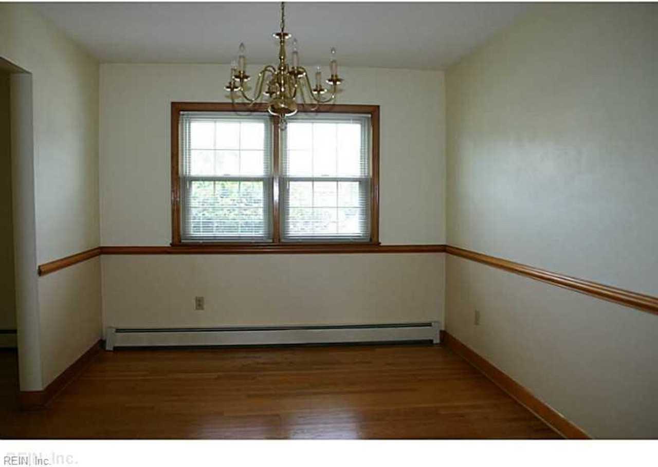 236 S Parliament Dr - Photo 5 of 11