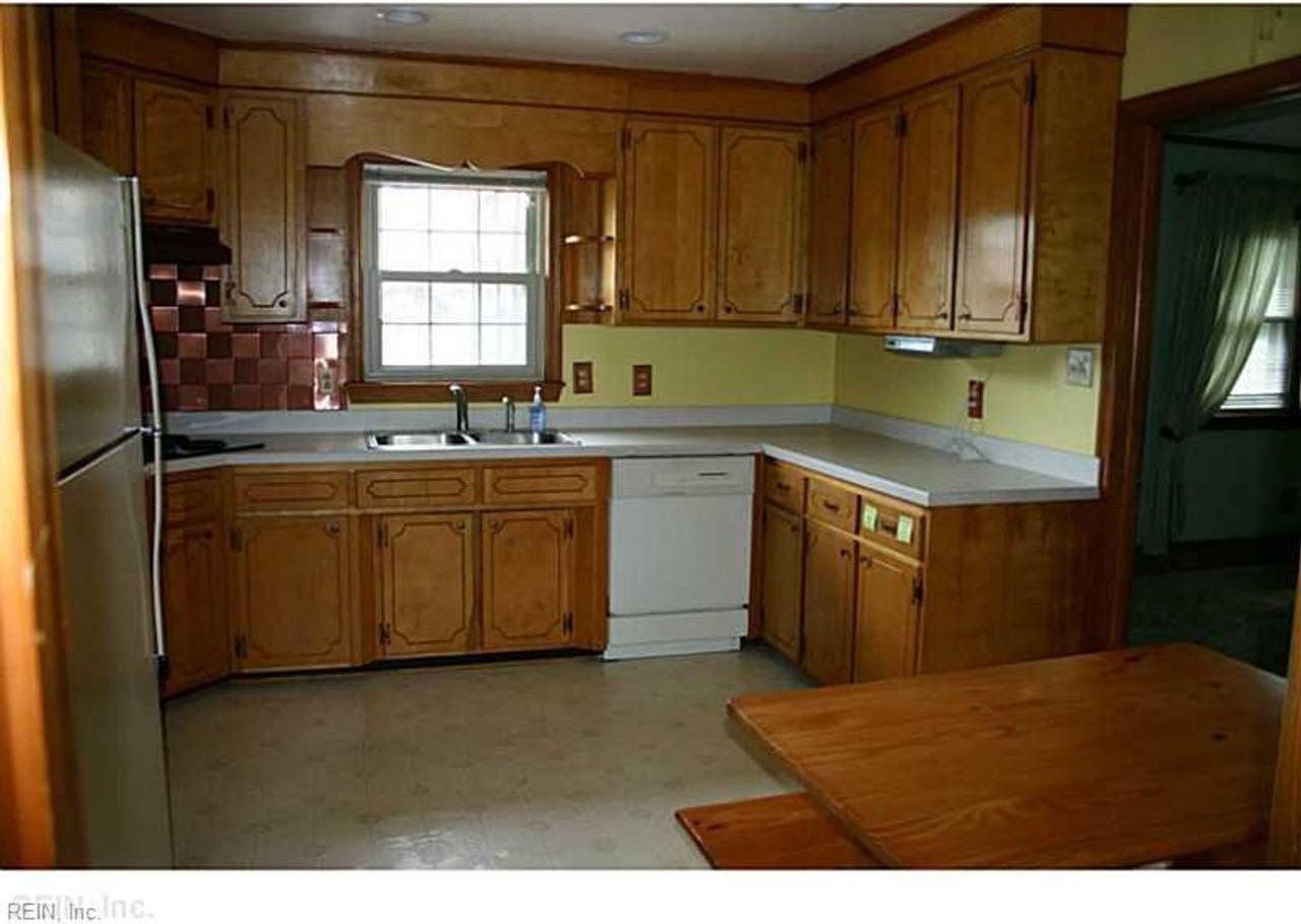 236 S Parliament Dr - Photo 6 of 11