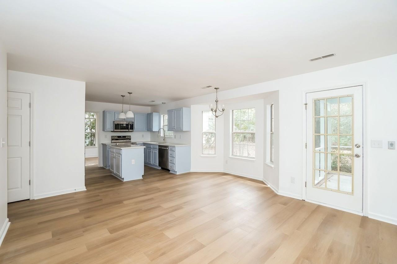 1928 Oak Tree Ln - Photo 5 of 20