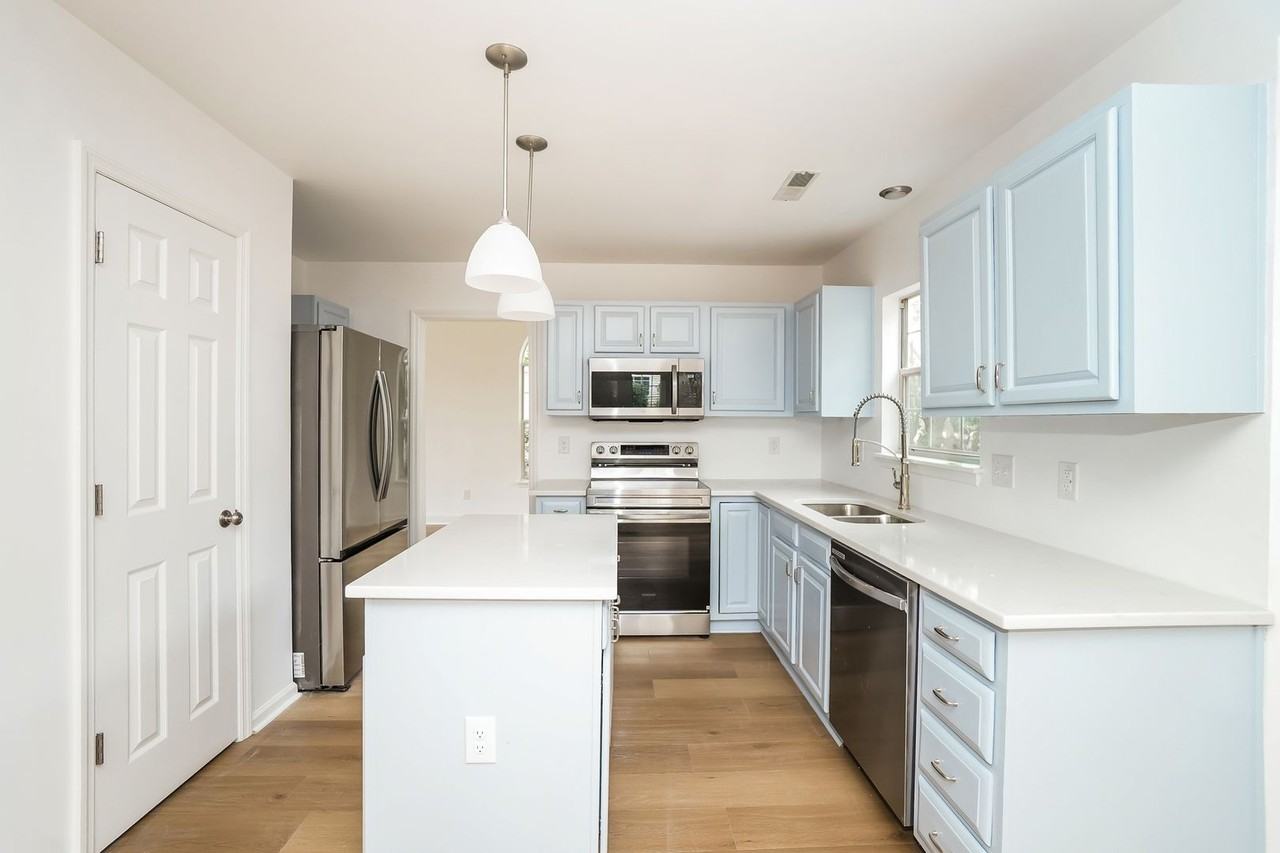 1928 Oak Tree Ln - Photo 6 of 20