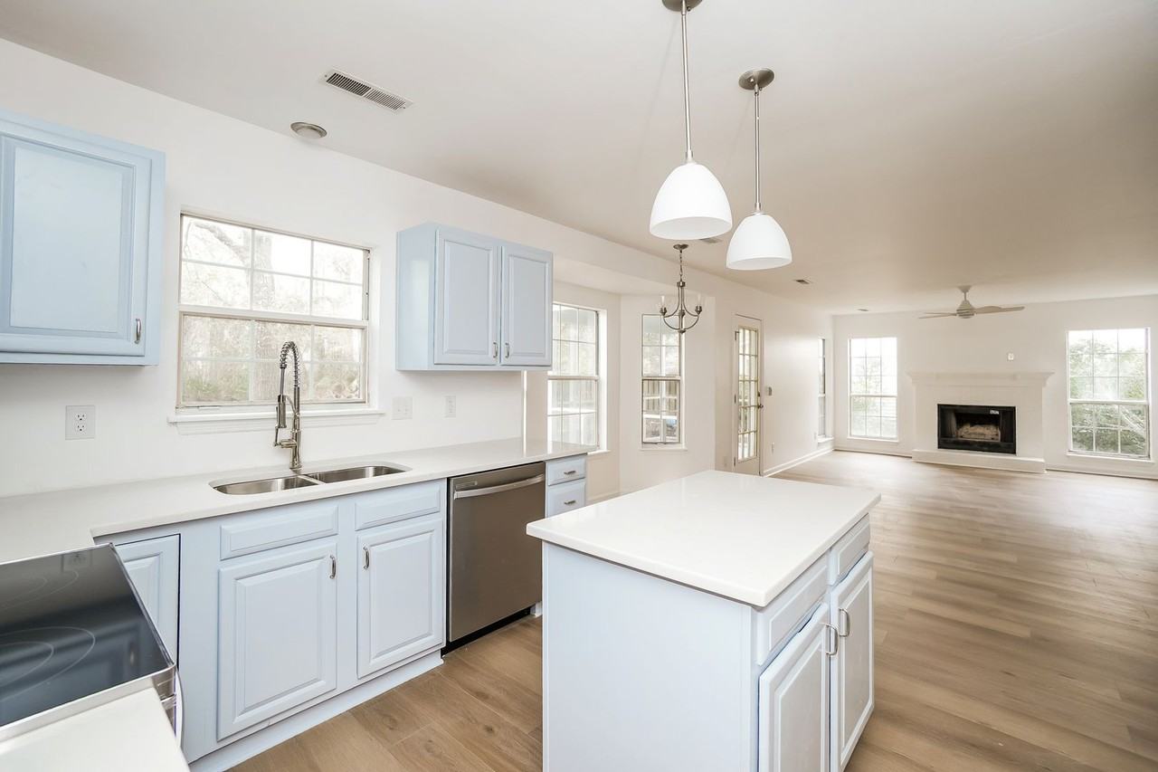 1928 Oak Tree Ln - Photo 7 of 20