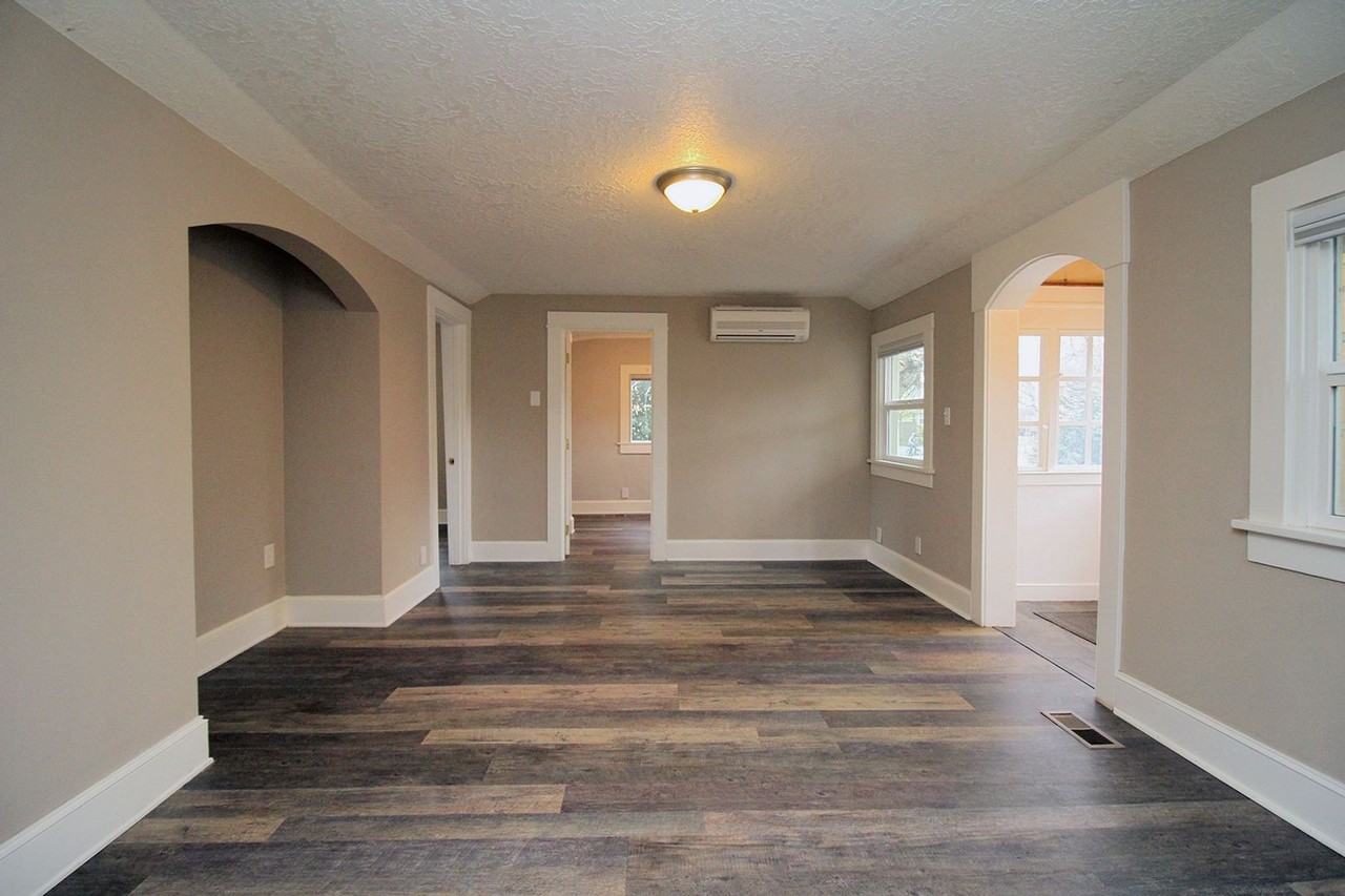 5325 N Fessenden St - Photo 4 of 26