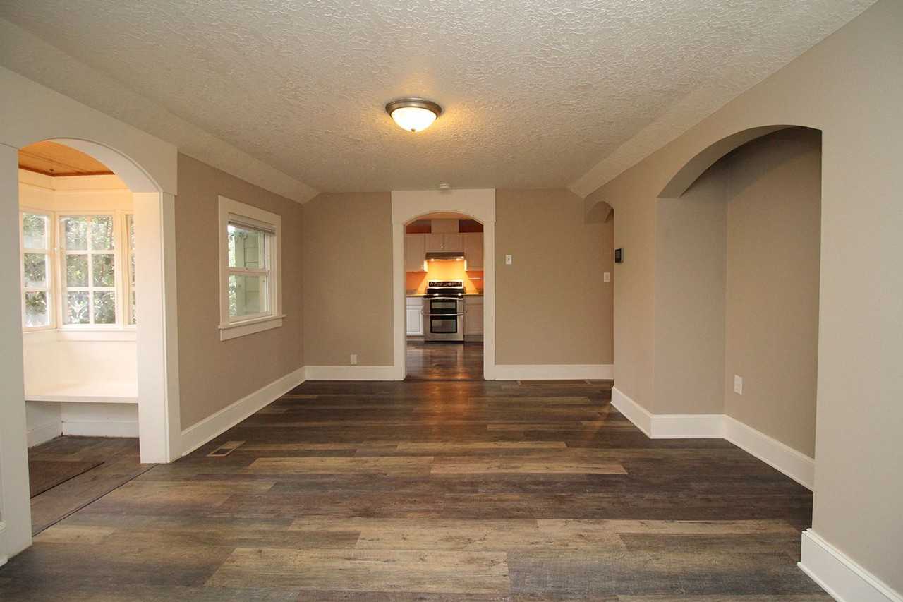 5325 N Fessenden St - Photo 7 of 26