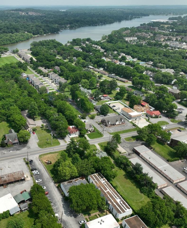 126 Walton Ferry Road (Walton Place) - Photo 3 of 24