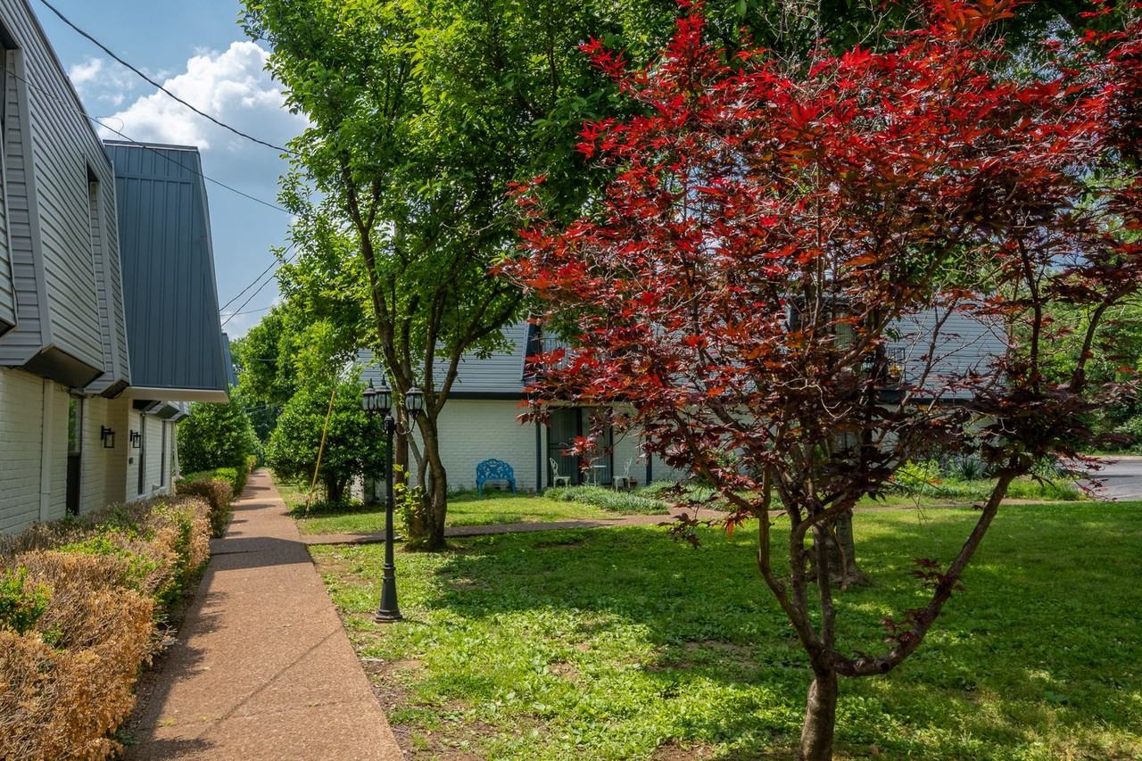 126 Walton Ferry Road (Walton Place) - Photo 4 of 24