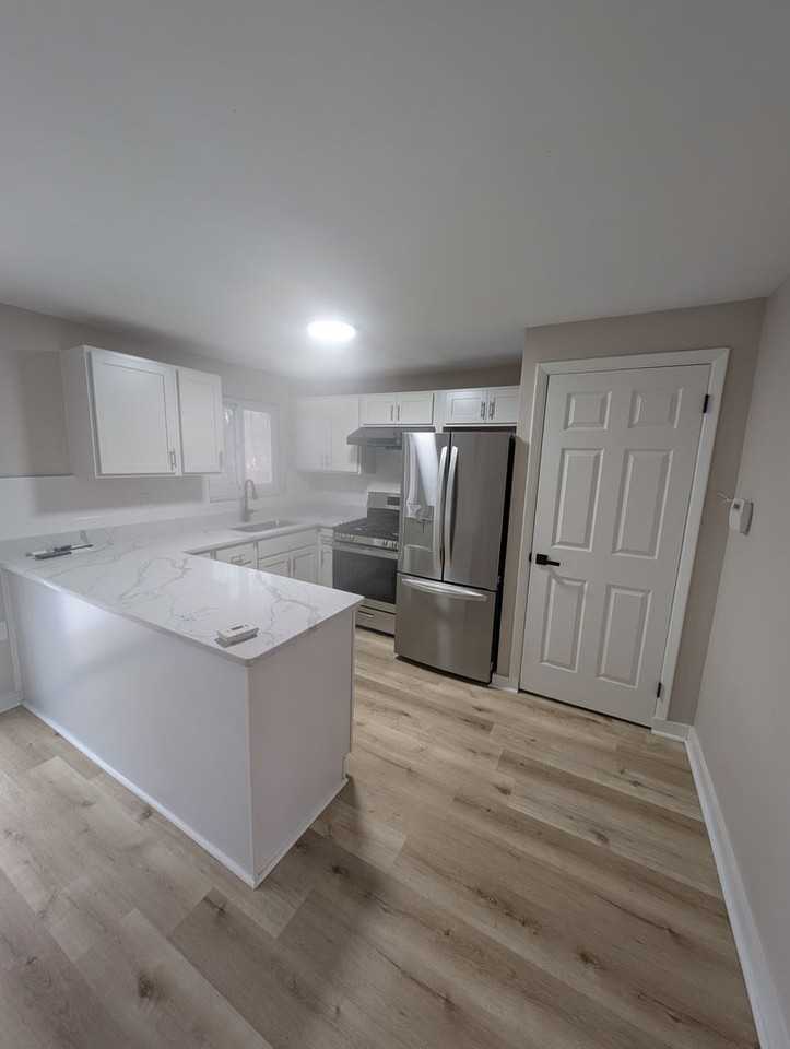 592 Guylyn Dr - Photo 5 of 16