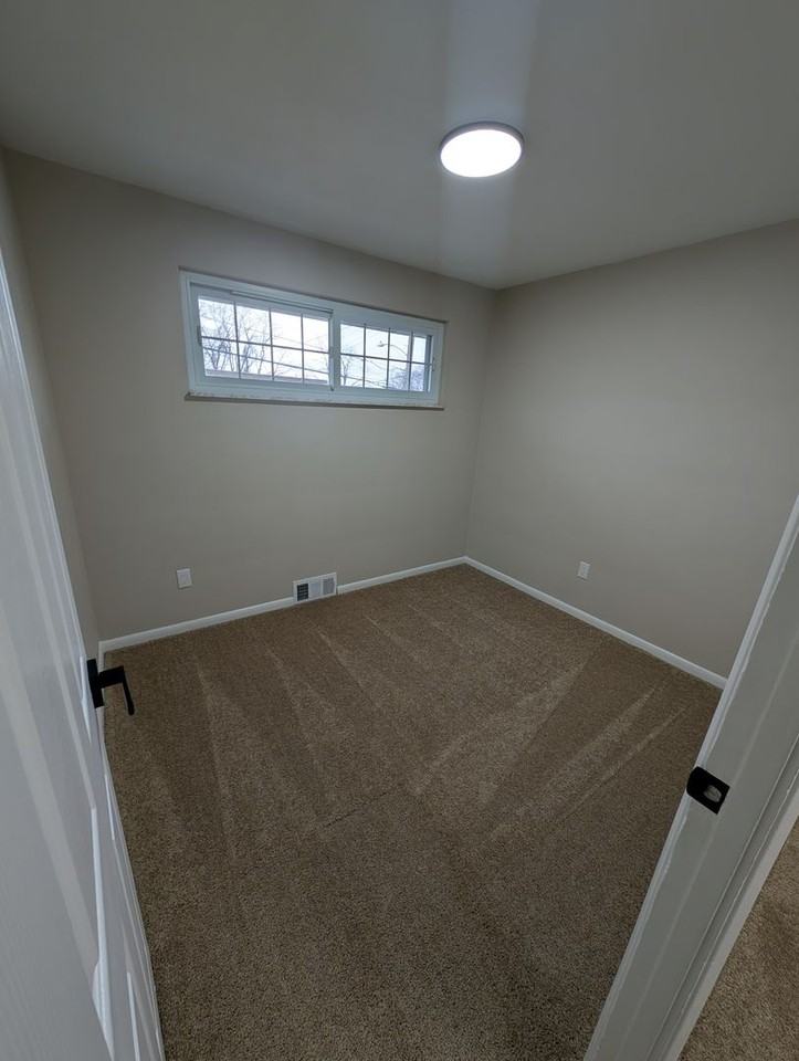 592 Guylyn Dr - Photo 7 of 16