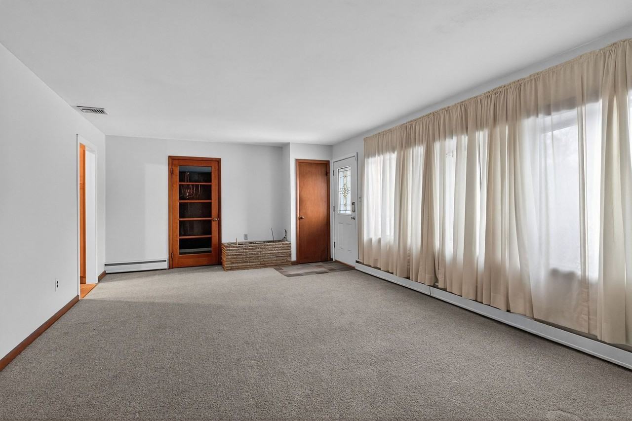 764 Lakehurst Rd - Photo 4 of 36