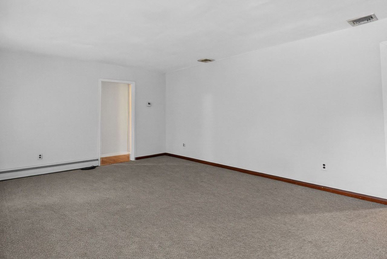 764 Lakehurst Rd - Photo 5 of 36