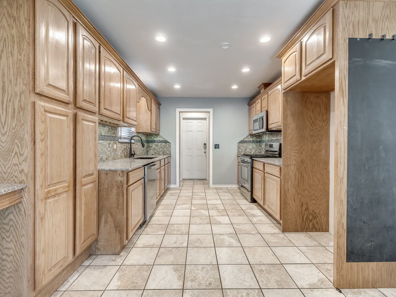 3900 Hiddleston Cir #1 - Photo 4 of 31