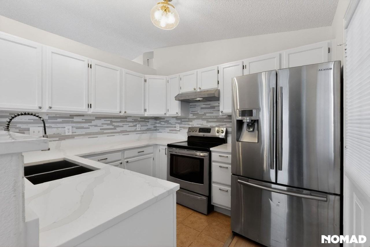 5829 Stanhope Rd - Photo 2 of 30