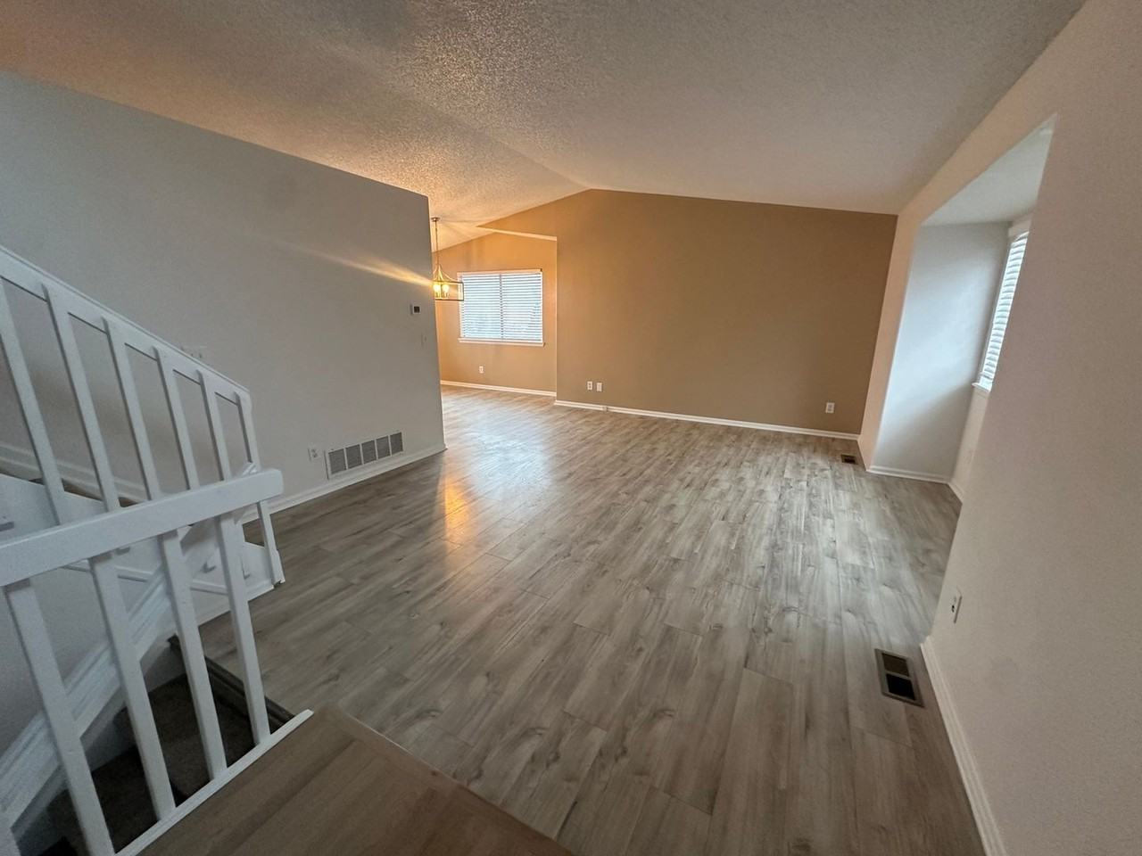 5829 Stanhope Rd - Photo 5 of 30