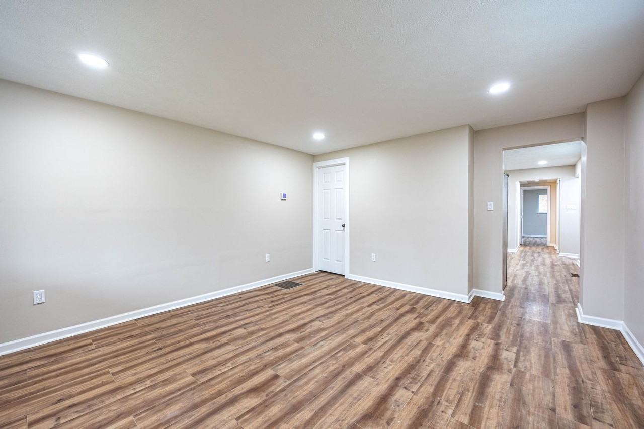 106 Blythe Rd - Photo 2 of 16