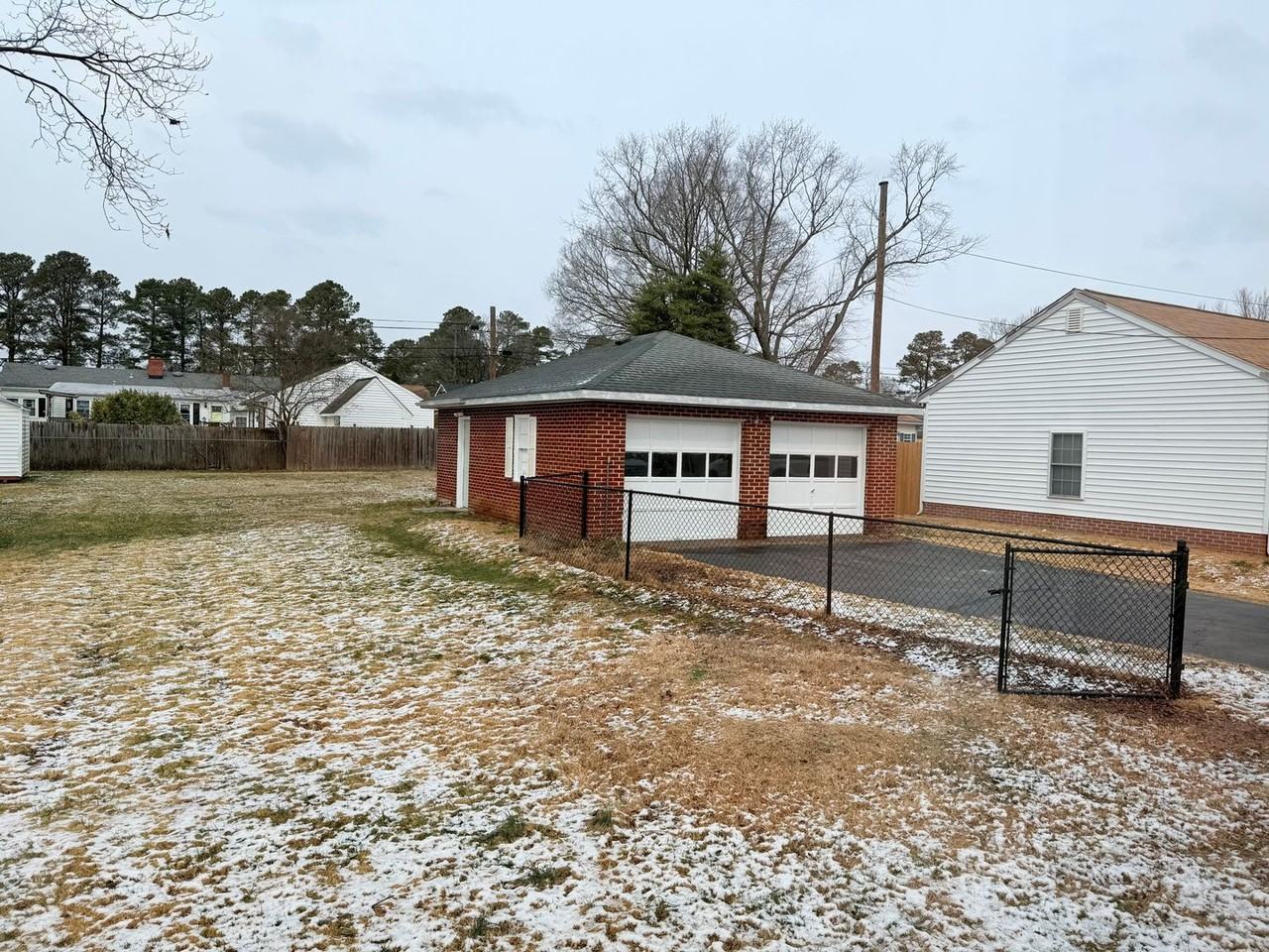 8276 Franklin Ln - Photo 4 of 23