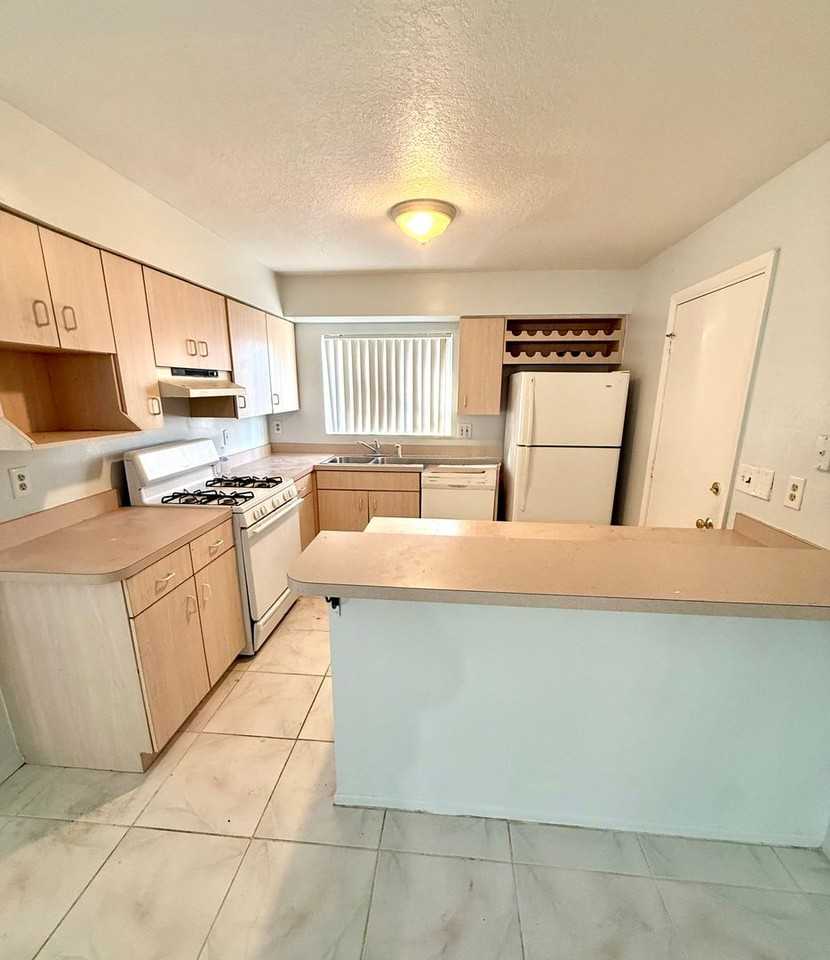 10159 Crown Ct - Photo 4 of 14