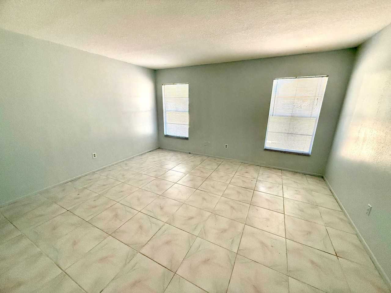 10159 Crown Ct - Photo 7 of 14