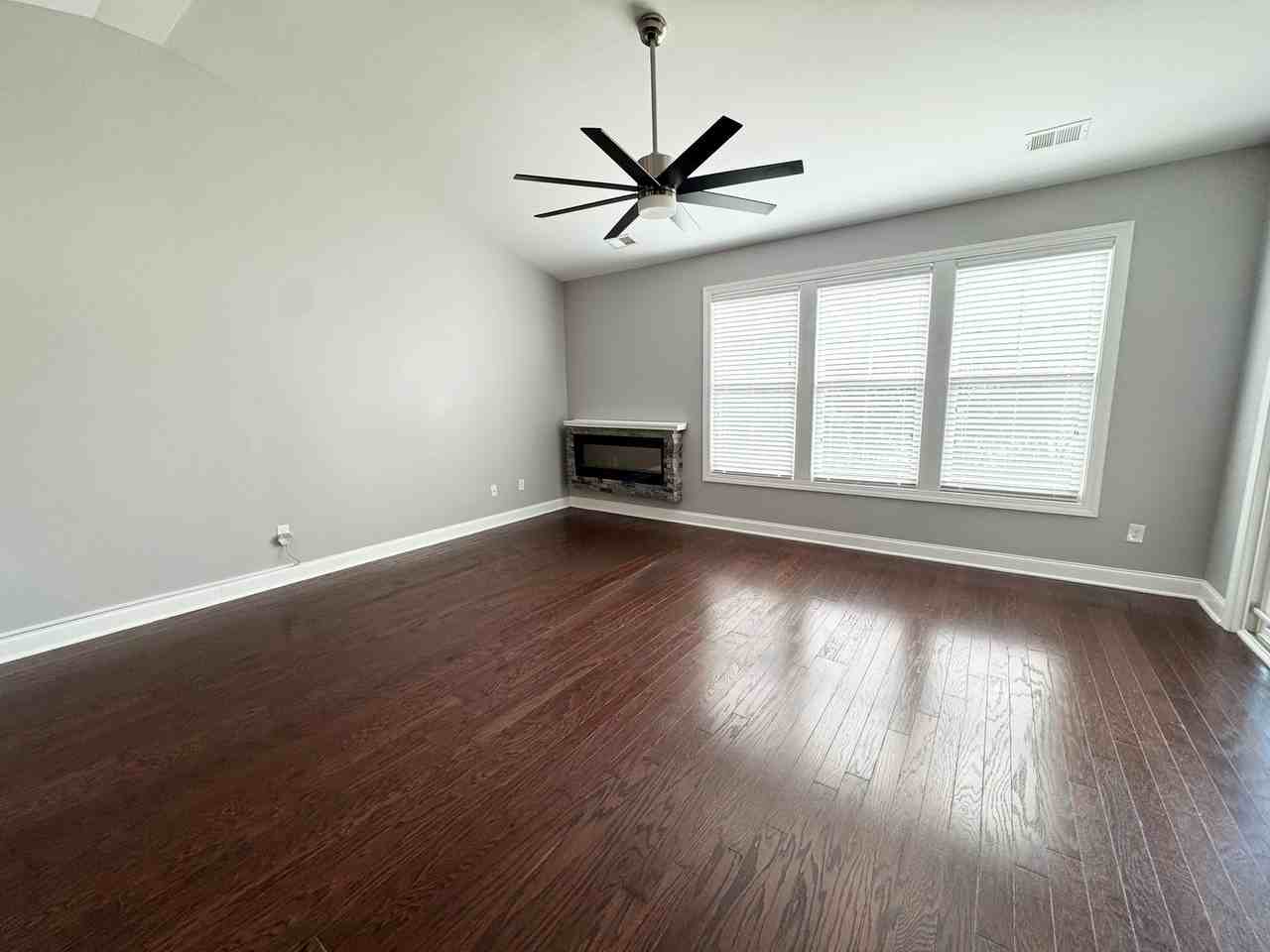 5485 Elba Way - Photo 3 of 16