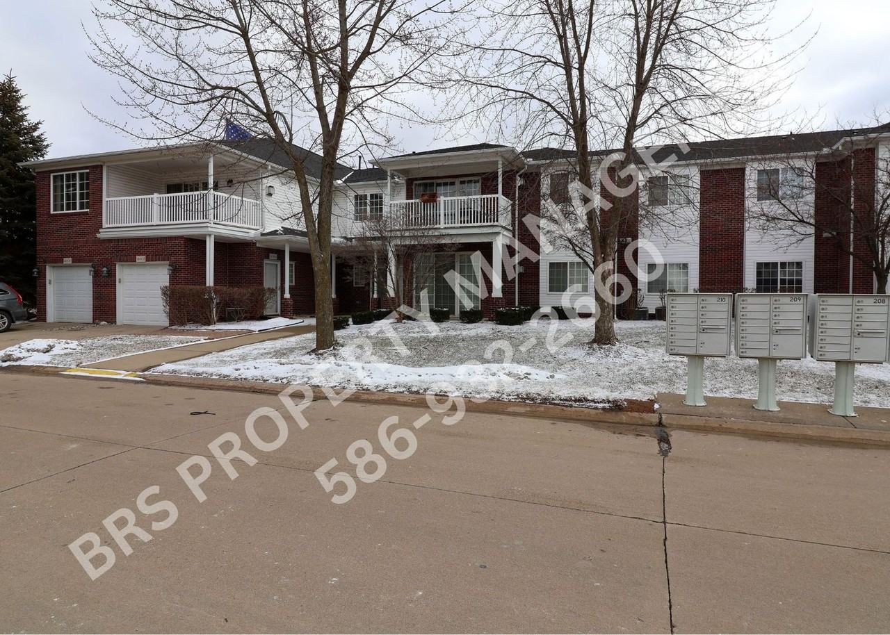 14602 Moravian Manor Cir - Photo 2 of 19