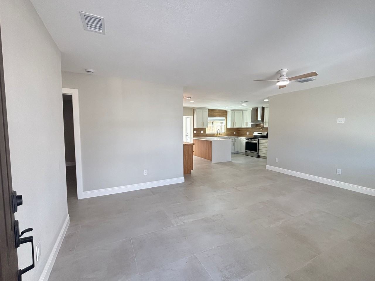 1301 Kathwood Dr - Photo 3 of 27