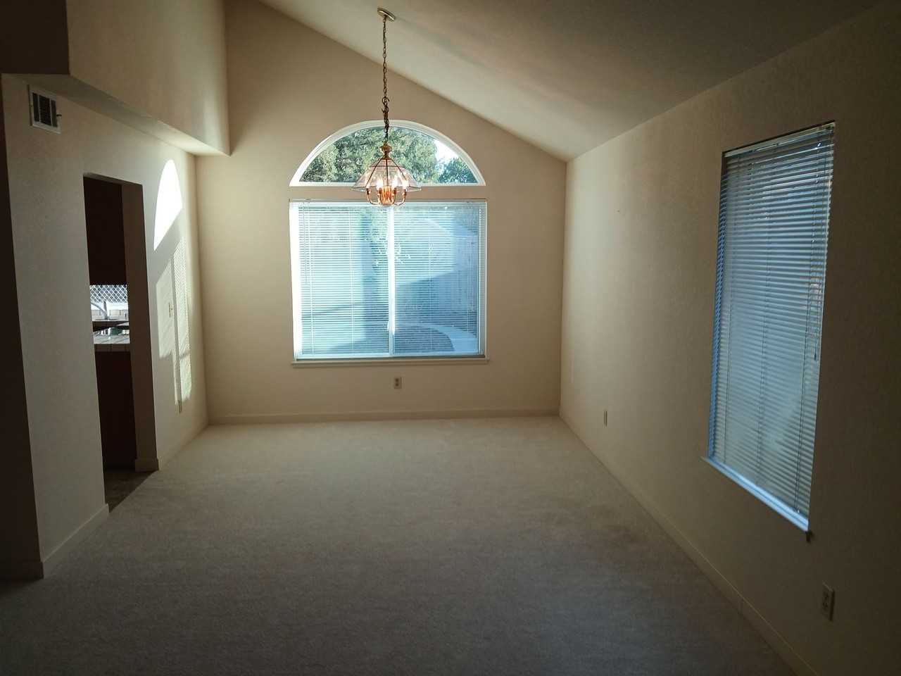 1141 Tanglewood Dr - Photo 4 of 40