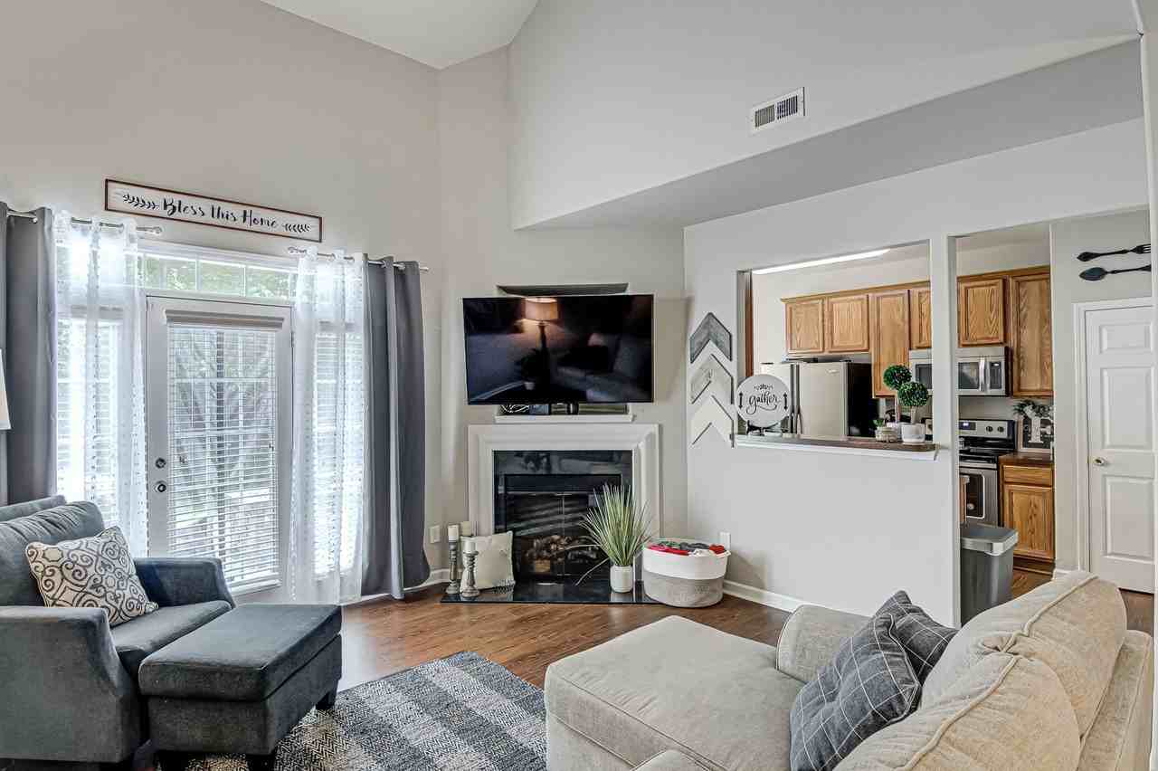 5946 Hollow Wood Ct - Photo 6 of 19