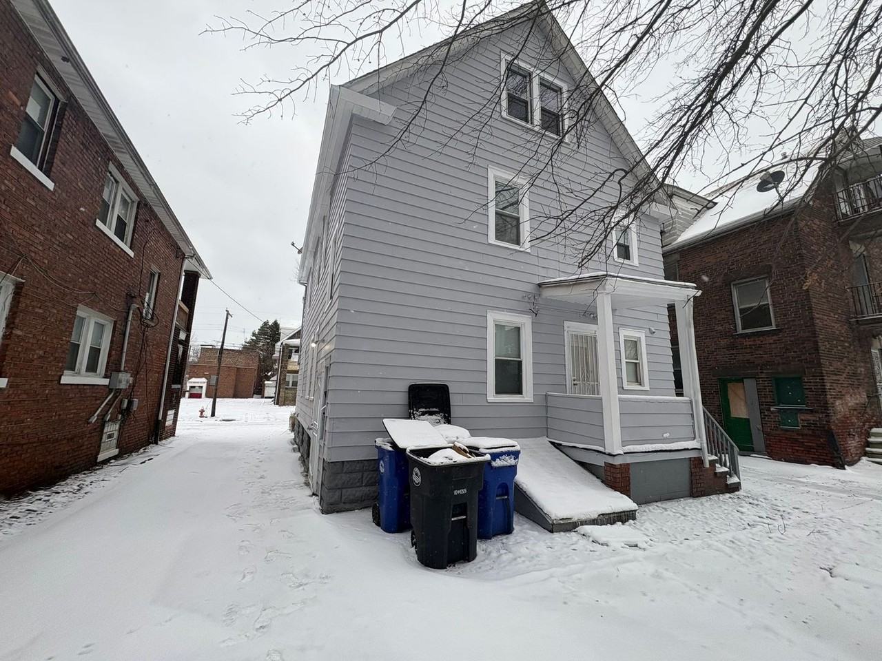 15624 Halliday Ave - Photo 2 of 18