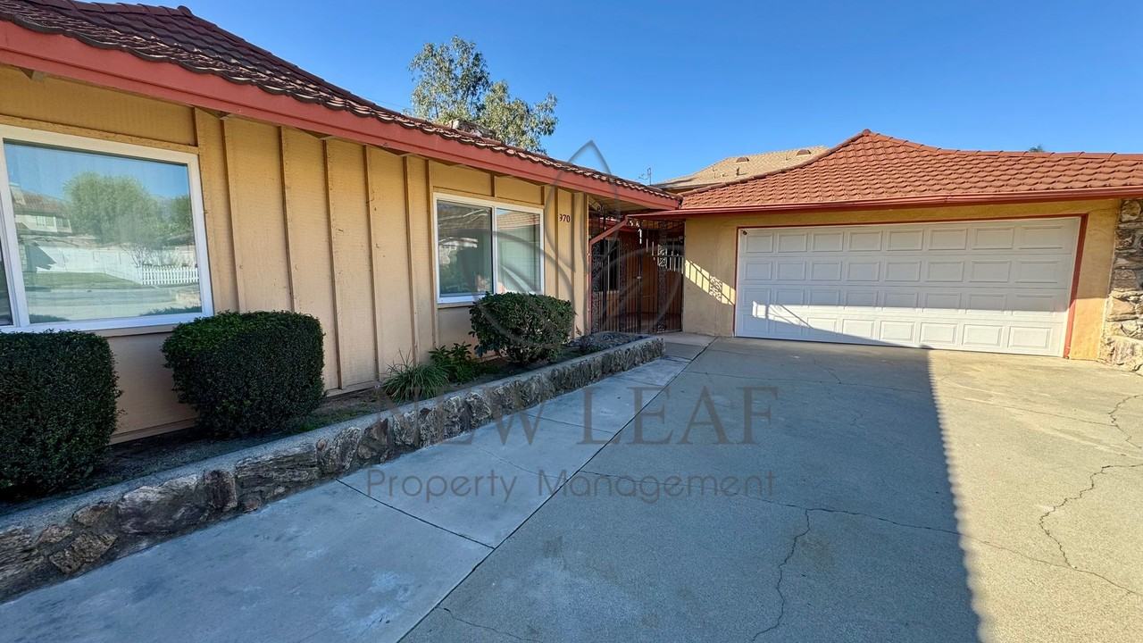 970 W 14th St - Photo 6 of 36