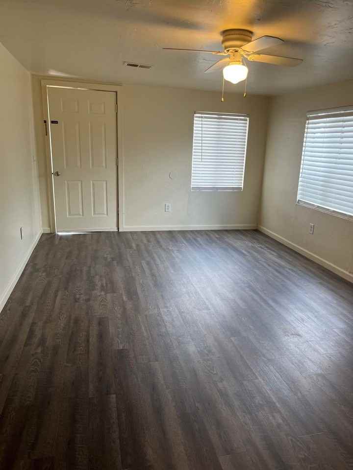 102 E Bayberry Dr - Photo 4 of 15